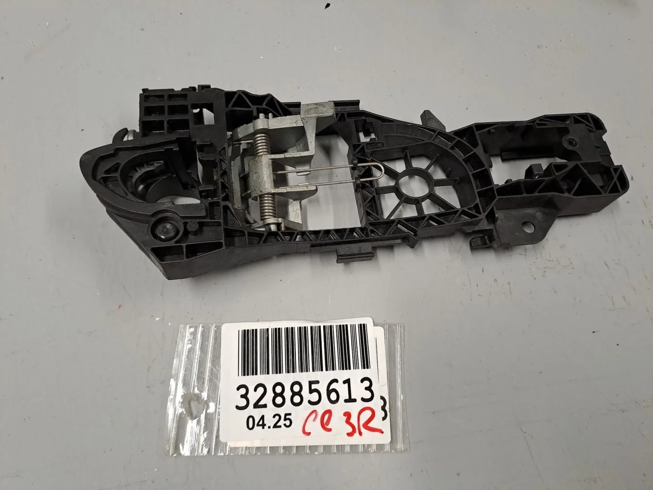 Кронштейн ручки двери правой для Volkswagen Passat CC 2008-2017