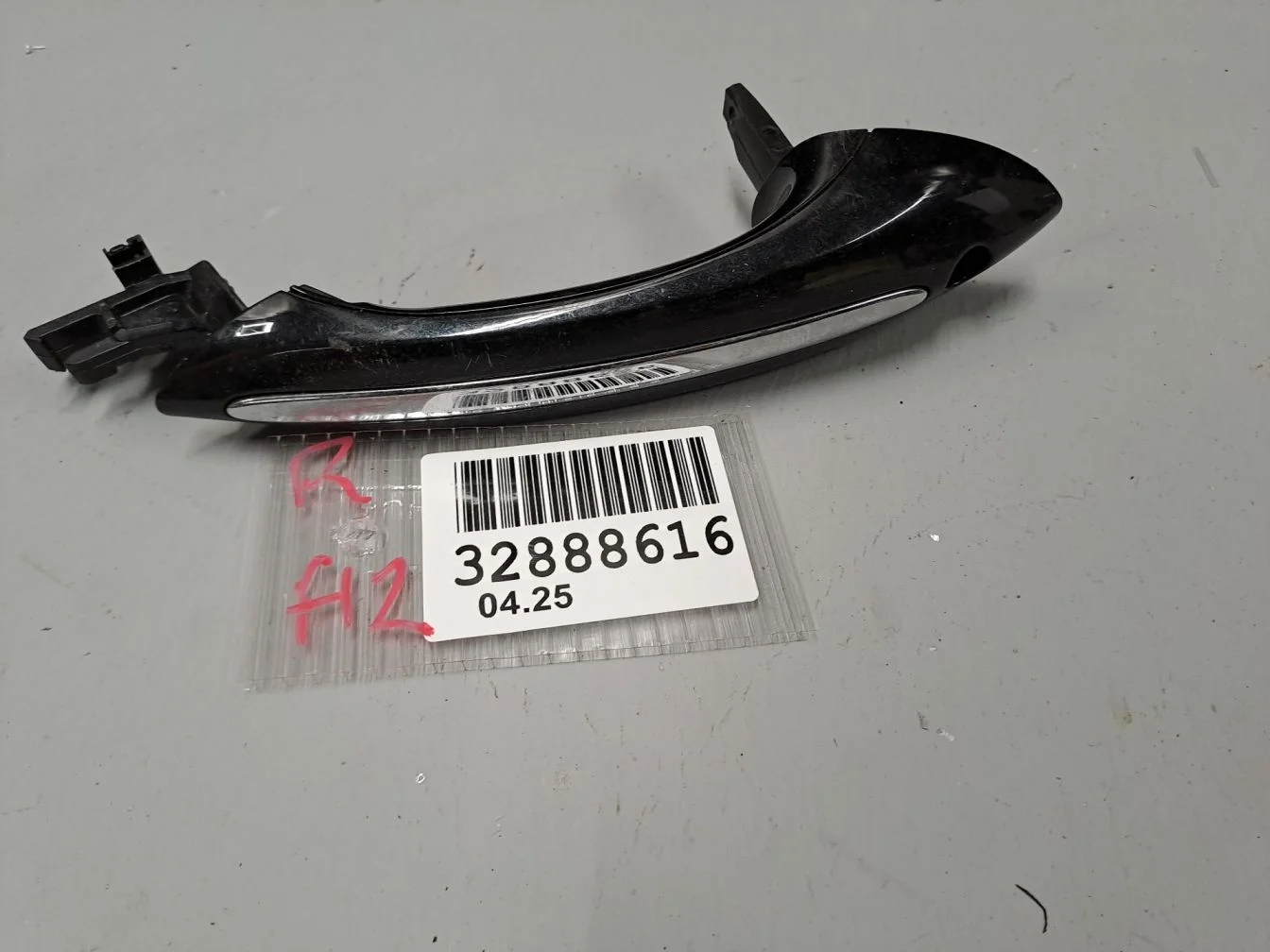 Ручка двери нaружная правая для BMW 6 F12 F13 2011-2017