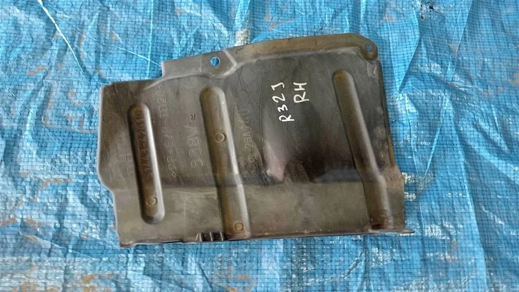 Б.у. пыльник двигателя TOYOTA RAV4 ACA30 TOYOTA RAV4 ACA30