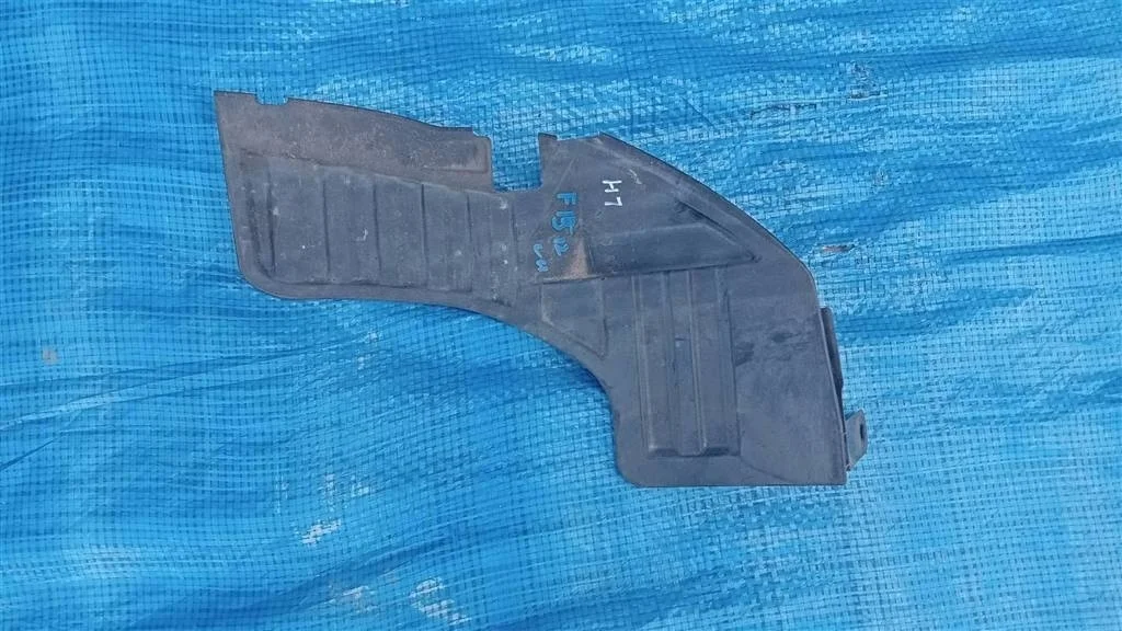 Б.у. пыльник бампера NISSAN JUKE F15E NISSAN JUKE F15E