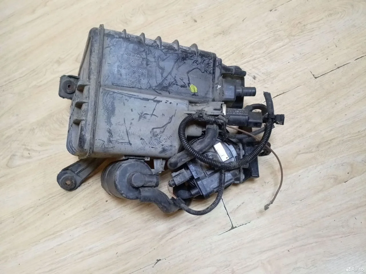 Абсорбер, угольный фильтр vag 7l0201801c