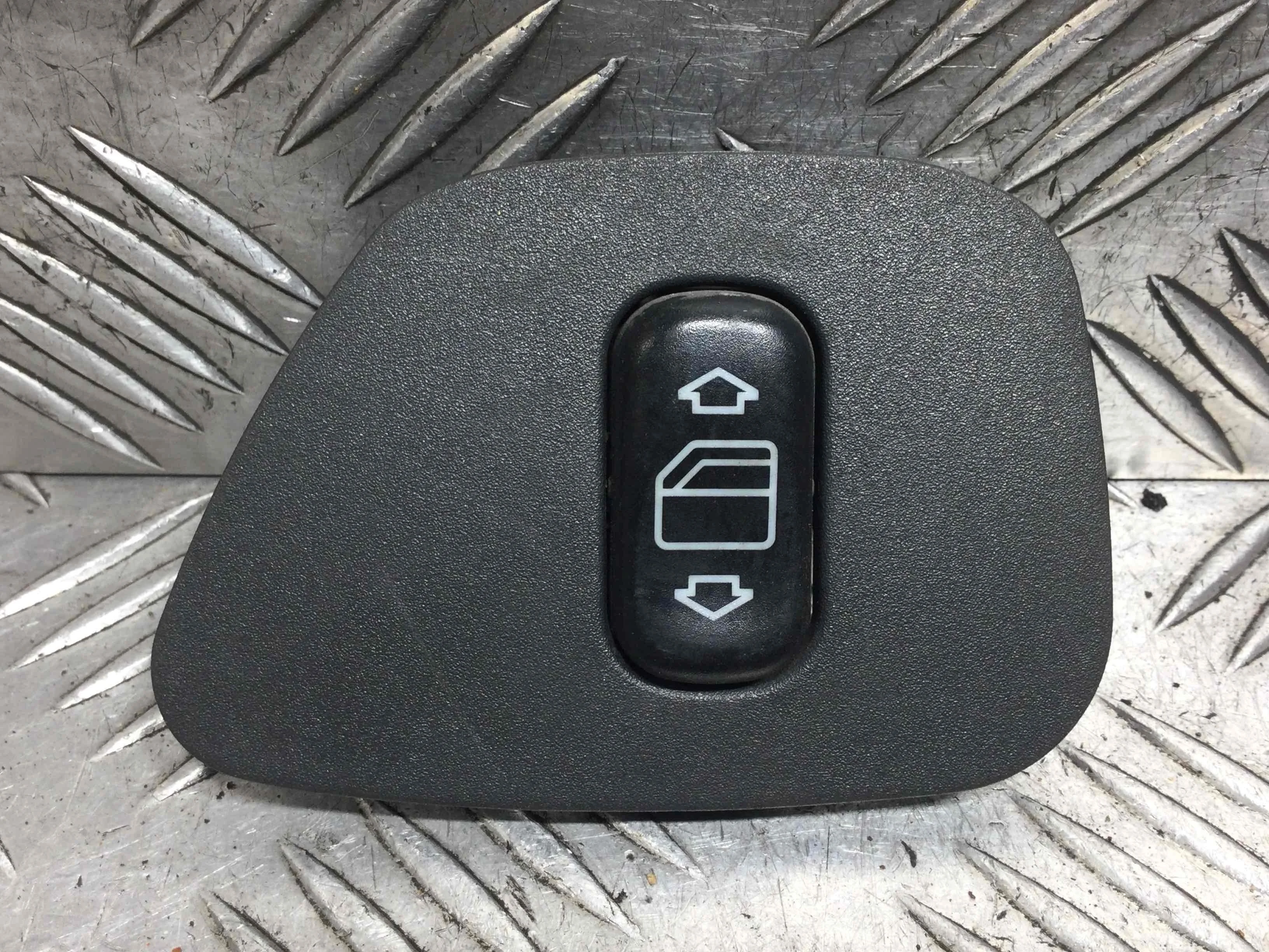 Кнопка стеклоподъемника заднего левого Mercedes E-klasse E-klasse (W210) 1995 - 2003 бензин 2.3 i Механика Седан