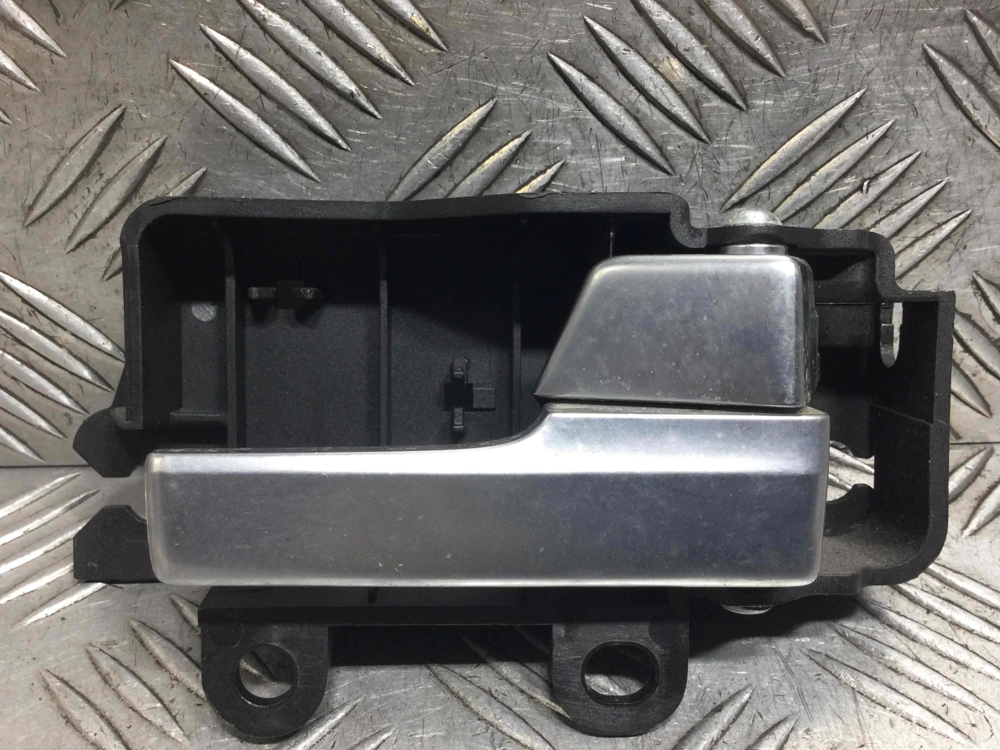 Ручка внутренняя задняя правая Ford C-MAX 1 поколение (2003-2007) дизель 2.0 TDCi Механика Минивэн