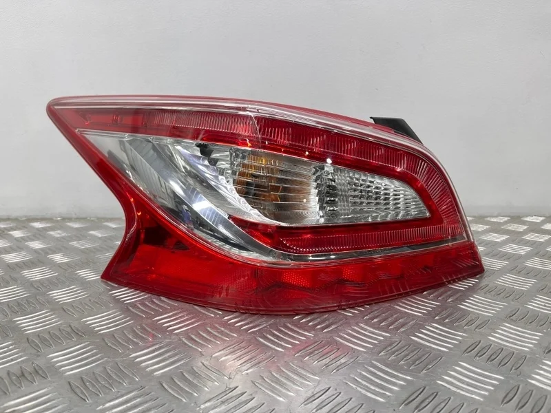 Фонарь Nissan Teana L33