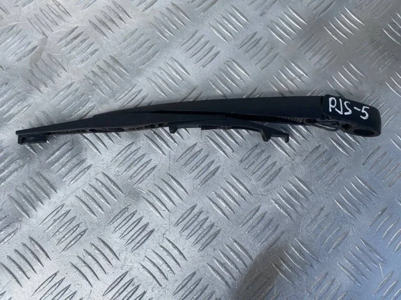 Щеткодержатель задний (поводок стеклоочистителя, дворник) Mitsubishi Pajero Sport Ii (2008-2017) 2011 8253A030 ВНЕДОРОЖНИК 2.5 D 4D56