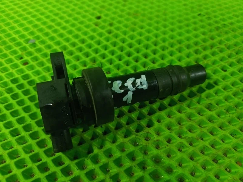 Катушка зажигания Kia Ceed 1 2010 273012B010 УНИВЕРСАЛ G4FC