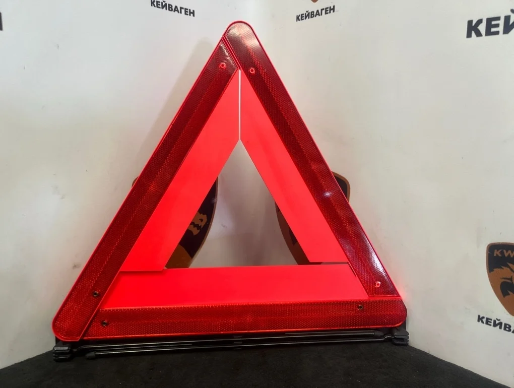 Знак аварийной остановки Volkswagen Passat CC 2012 B6