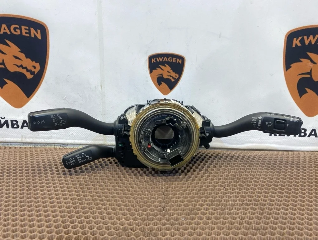 Блок подрулевых переключателей Audi Q7 2011 4L