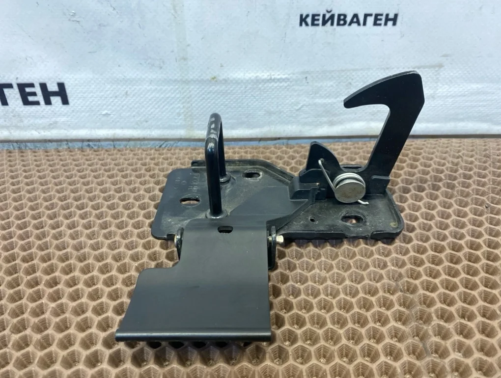 Замок капота Audi Q7 2015 4L