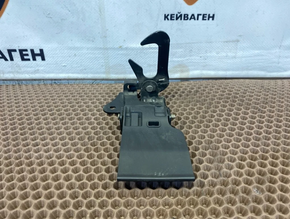 Замок капота Audi A8 2013 D4