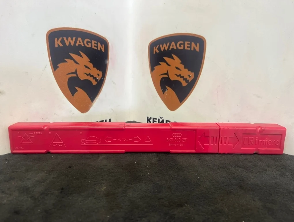 Знак аварийной остановки Audi Q7 2010 4L