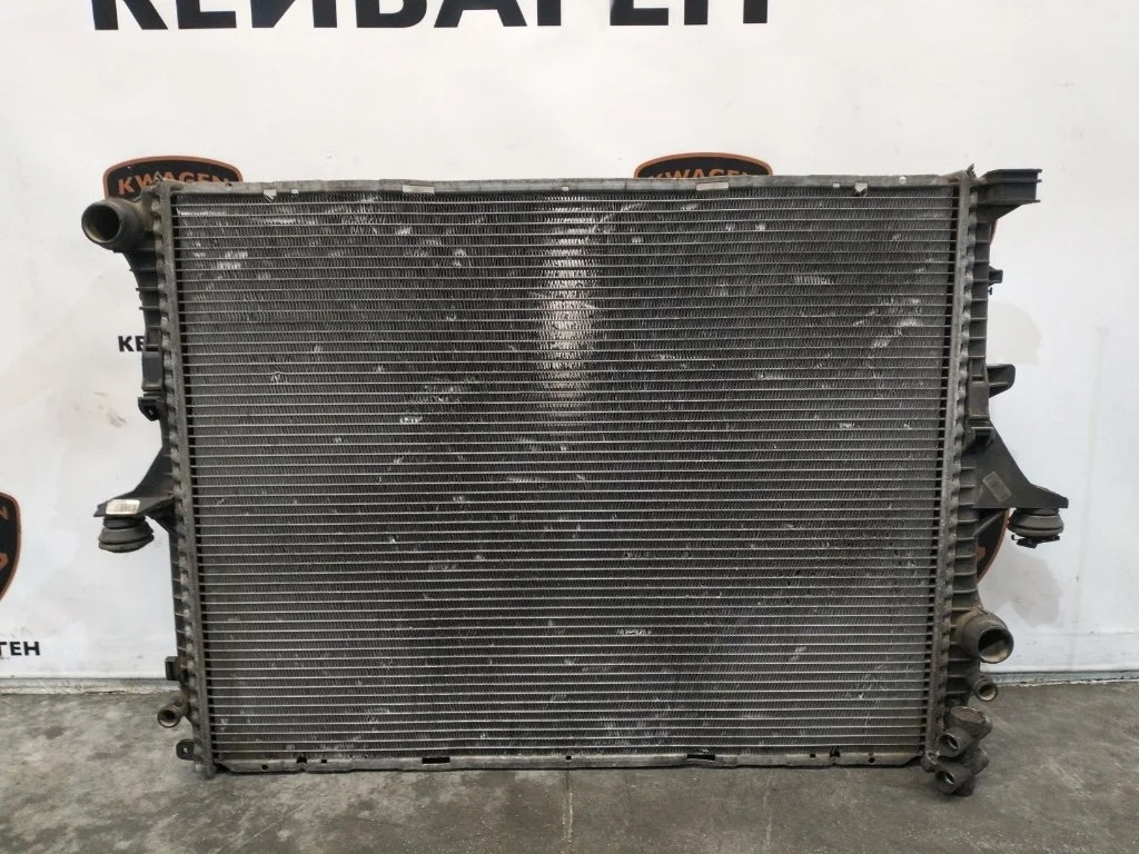 Радиатор охлаждения двигателя Audi Q7 2007 4L