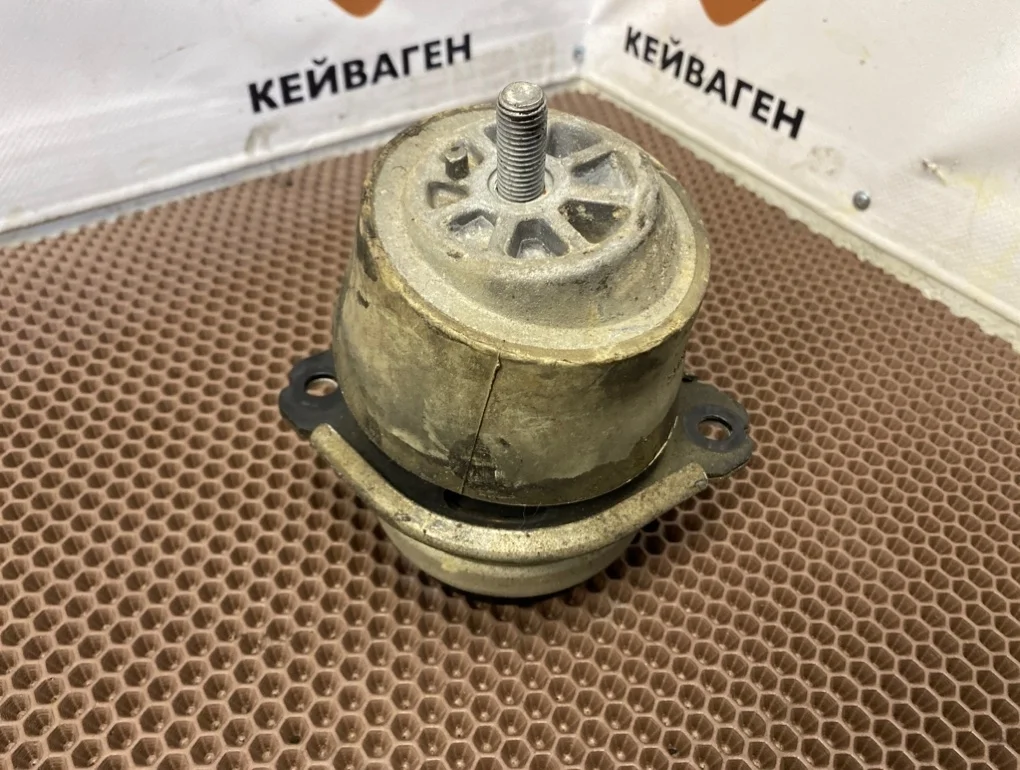 Подушка двигателя Audi Q7 2009 4L
