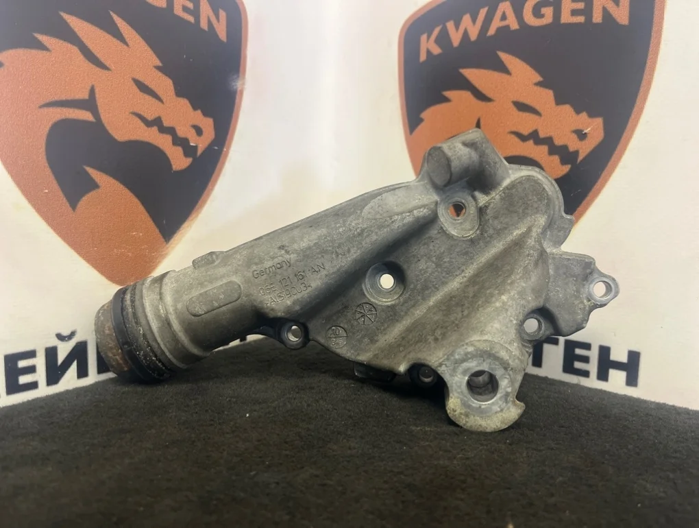 Фланец системы охлаждения Audi Q7 2010 4L