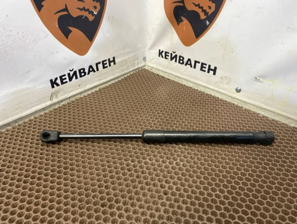 Амортизатор капота Audi A7 2013 C7