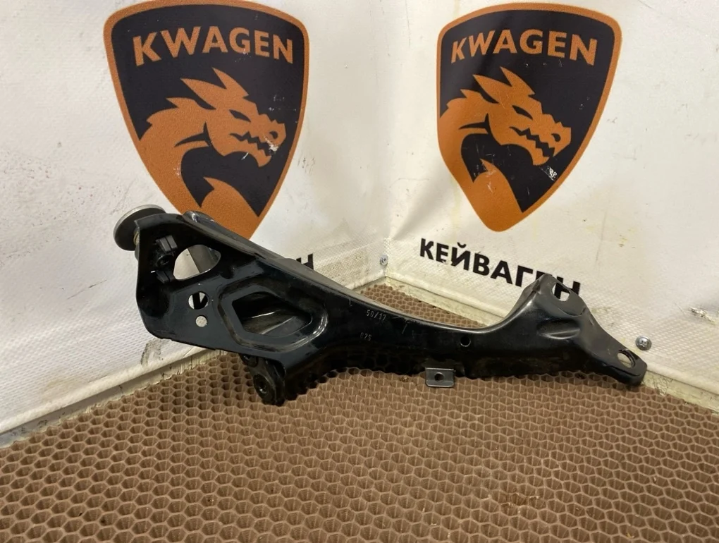 Кронштейн крыла Audi A6 2018 C7