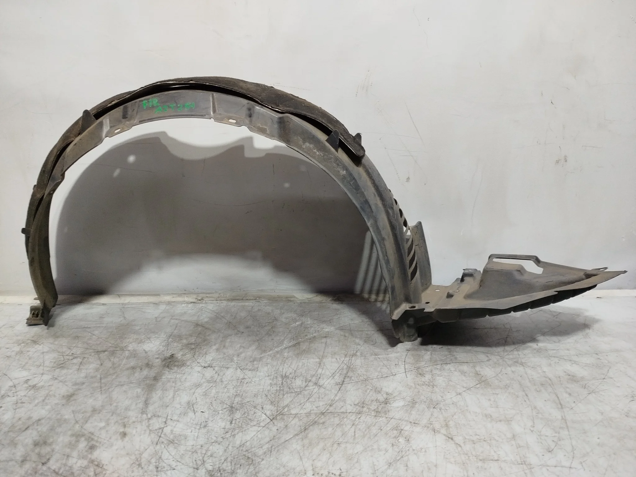 ПОДКРЫЛОК TOYOTA ПЕРЕД ПРАВО 5387505040