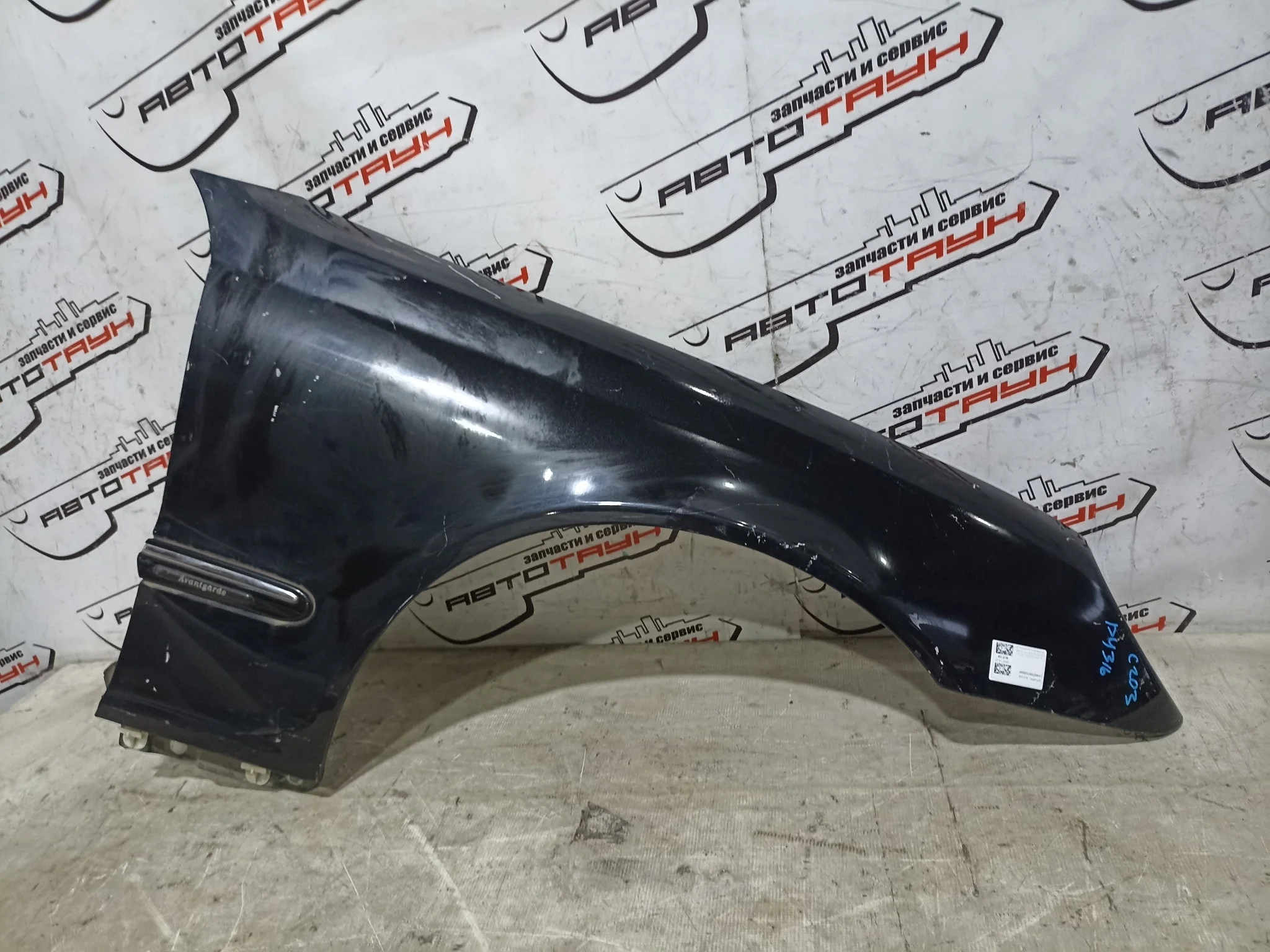 КРЫЛО MERCEDES-BENZ A2038800218 ПЕРЕД ПРАВО черный DY316