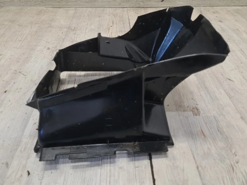 Воздуховод интеркулера VW Touareg NF 2010 7P