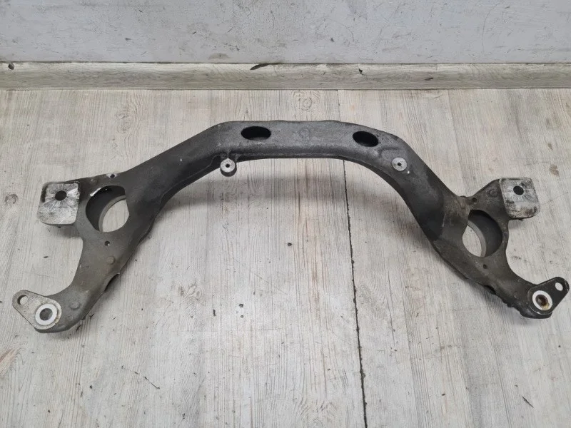 Кронштейн опоры двигателя VW Touareg NF 2010 7P