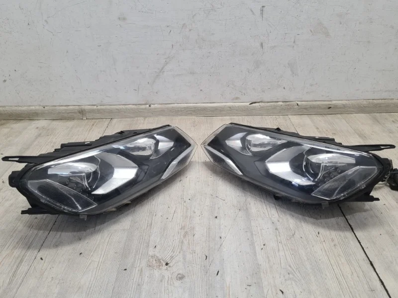 Фара в сборе VW Touareg NF 2010 7P