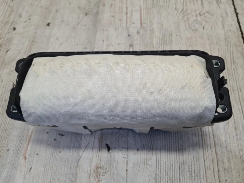 Подушка безопасности в торпеду VW Touareg NF 2010 7P