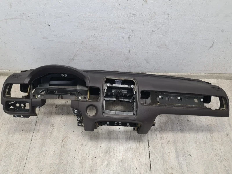 Панель приборов торпеда VW Touareg NF 2010 7P