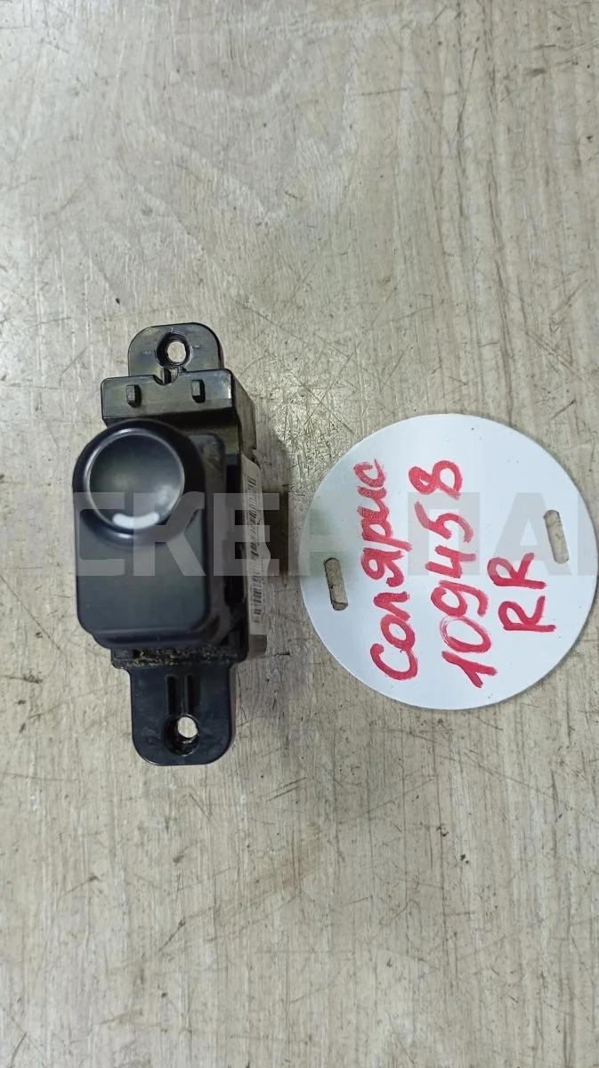 Кнопка стеклоподъемника правая Хендай Солярис 1рестайлинг