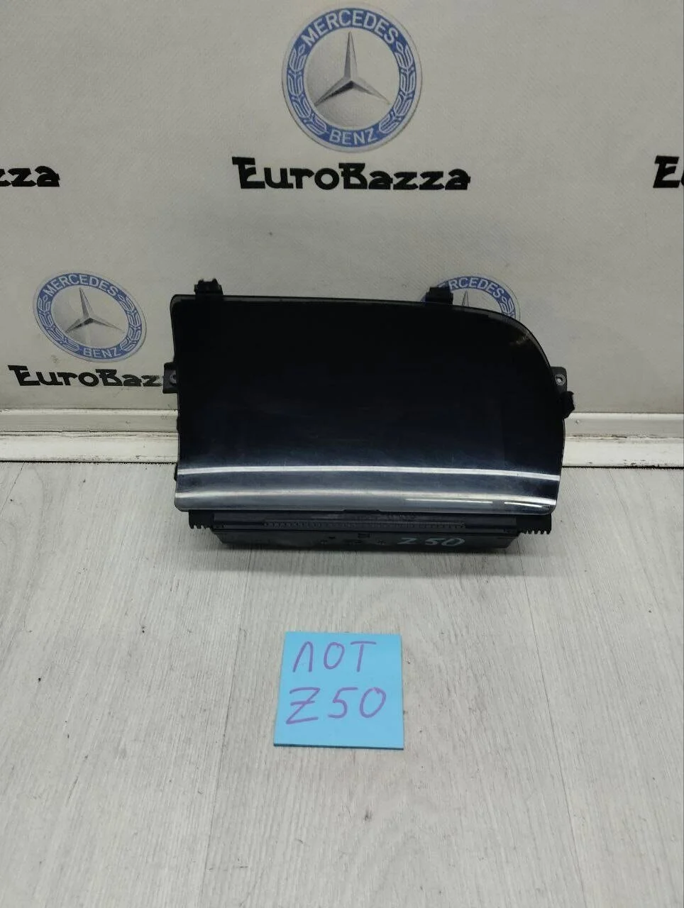Монитор Mercedes W221
