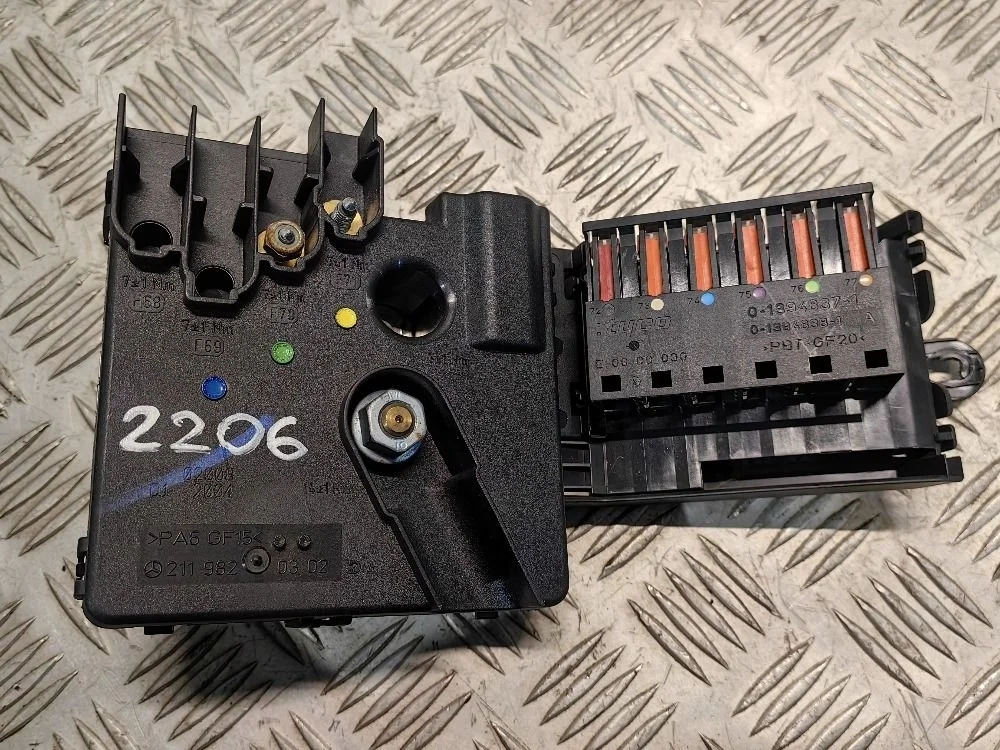 Блок предохранителей Mercedes Benz W211 рест.