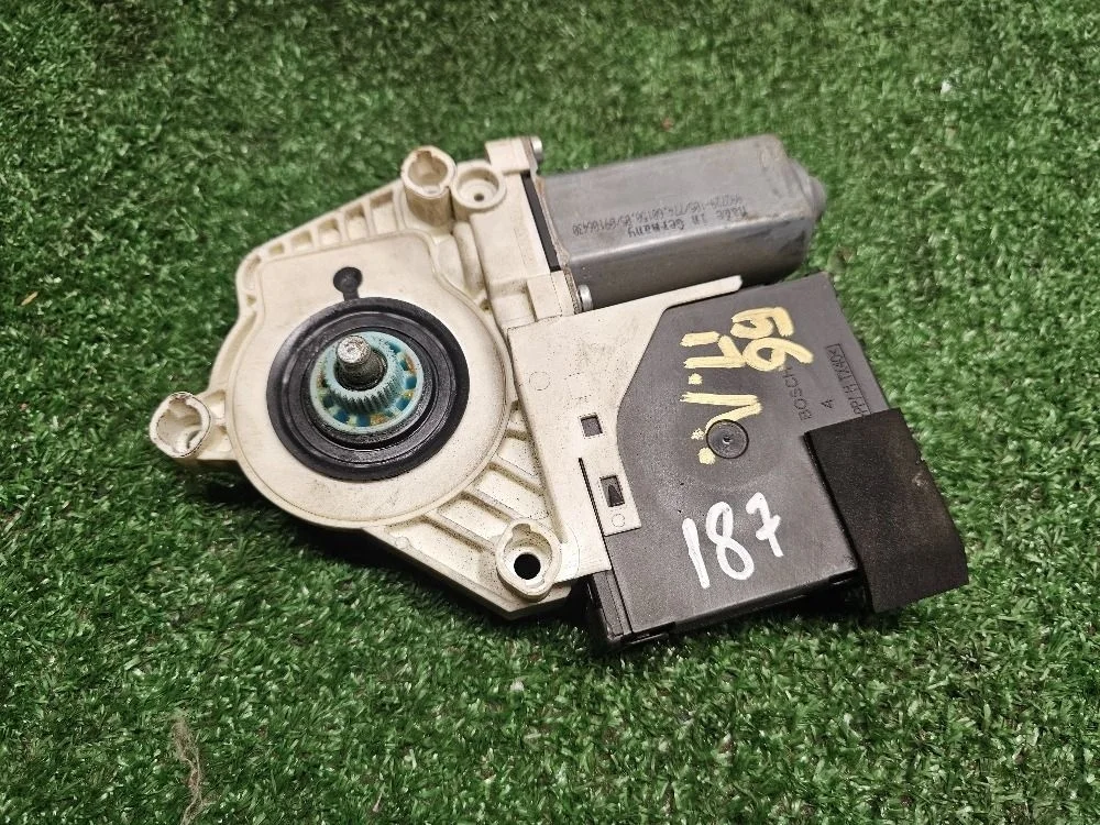 Стеклоподъемник передний левый Passat B6