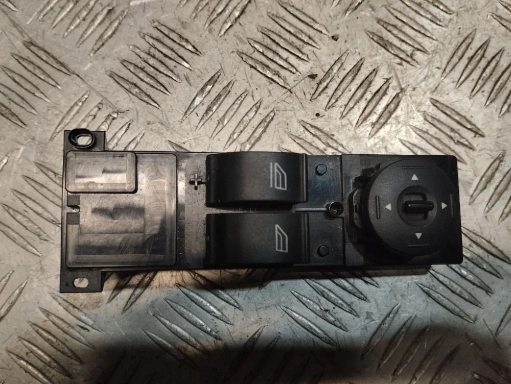 Блок управления стеклоподъемниками Ford Focus 2.