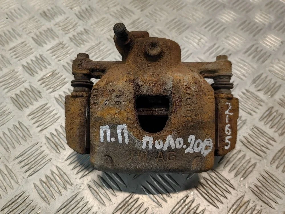 Суппорт передний правый Volkswagen Polo