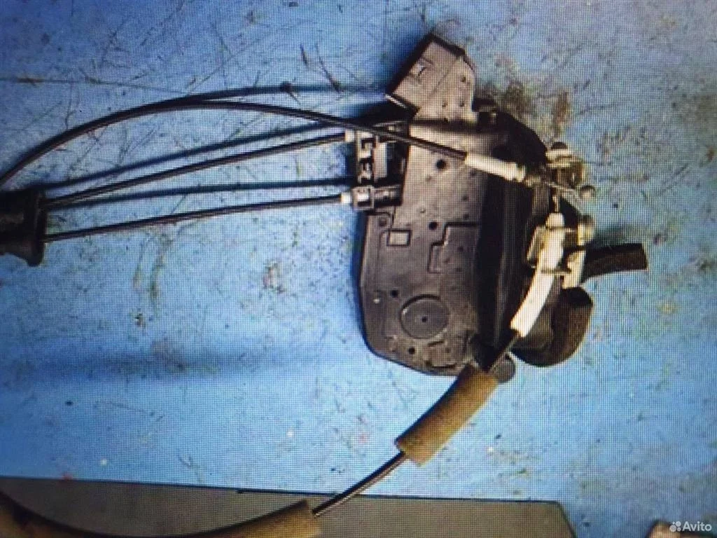 Замок двери передней правой Nissan X-Trail II (2007—2011)