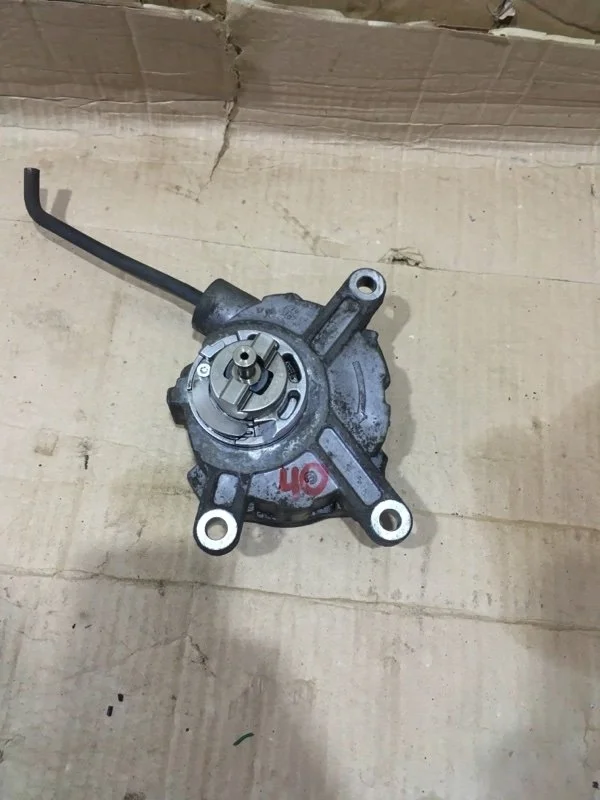 Вакумный насос Toyota Land Cruiser 2010 293000W052 URJ200 1VD-FTV 4.5