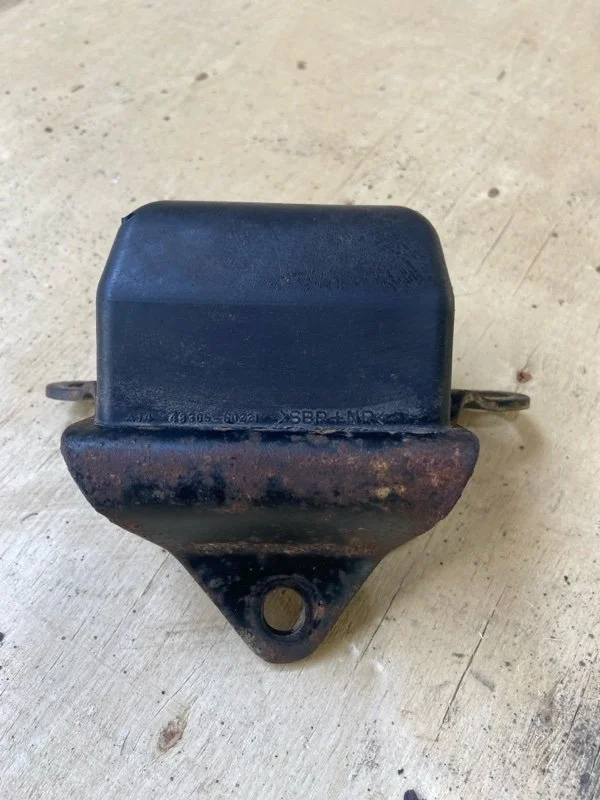 Отбойник моста TOYOTA Land Cruiser 2018 4830660221 URJ202 4.5 1VD-FTV, задний