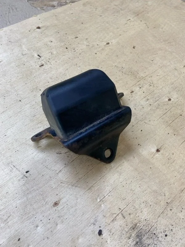 Отбойник моста TOYOTA Land Cruiser 2018 4830660221 URJ202 4.5 1VD-FTV, задний