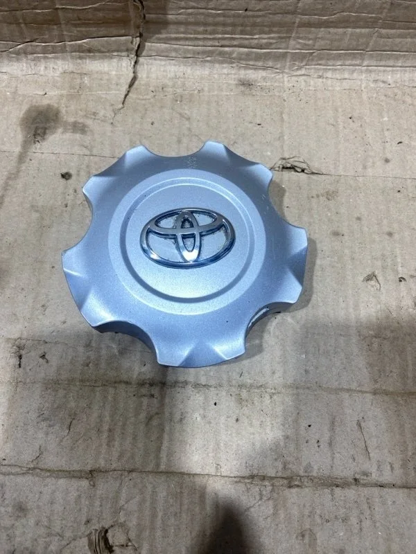 Колпак декор. легкосплавного диска Toyota Land Cruiser 2015 4260B60260 URJ200 1VD-FTV 4.5