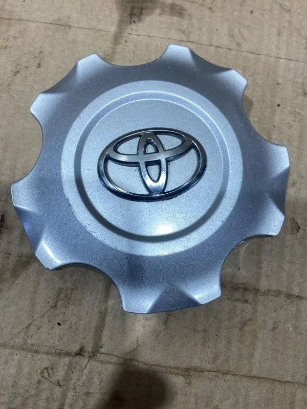 Колпак декор. легкосплавного диска Toyota Land Cruiser 2015 4260B60260 URJ200 1VD-FTV 4.5