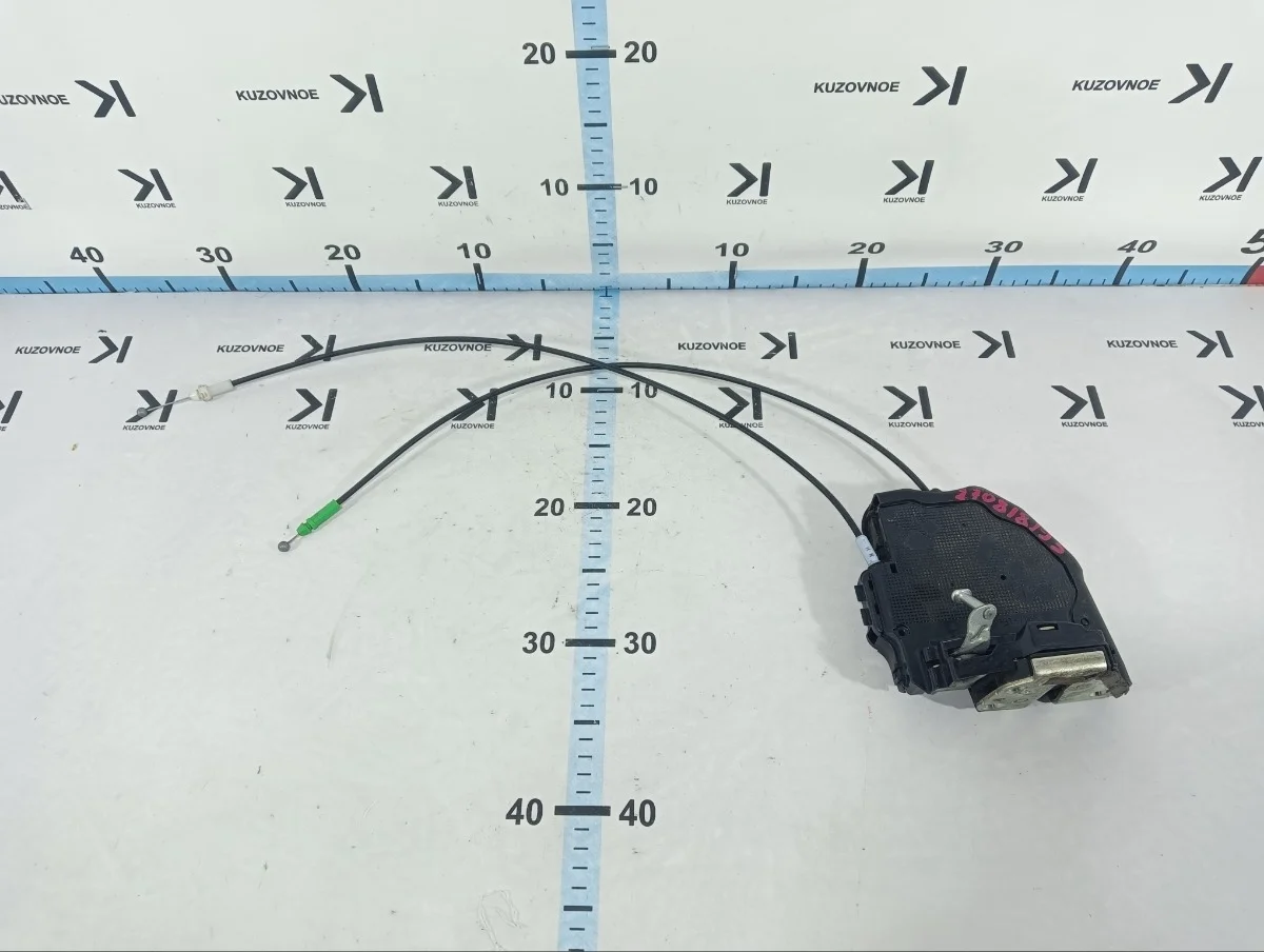 Замок двери Toyota Auris 2007 E150