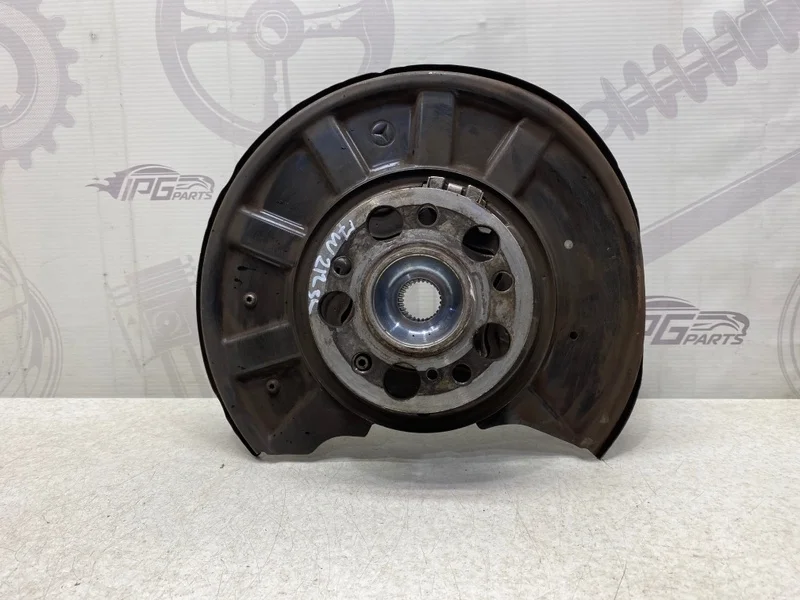 Кулак задний левый Mercedes-benz 2014 W212