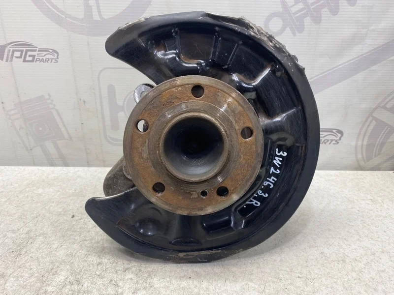 Кулак задний правый Mercedes-benz 2013 W246