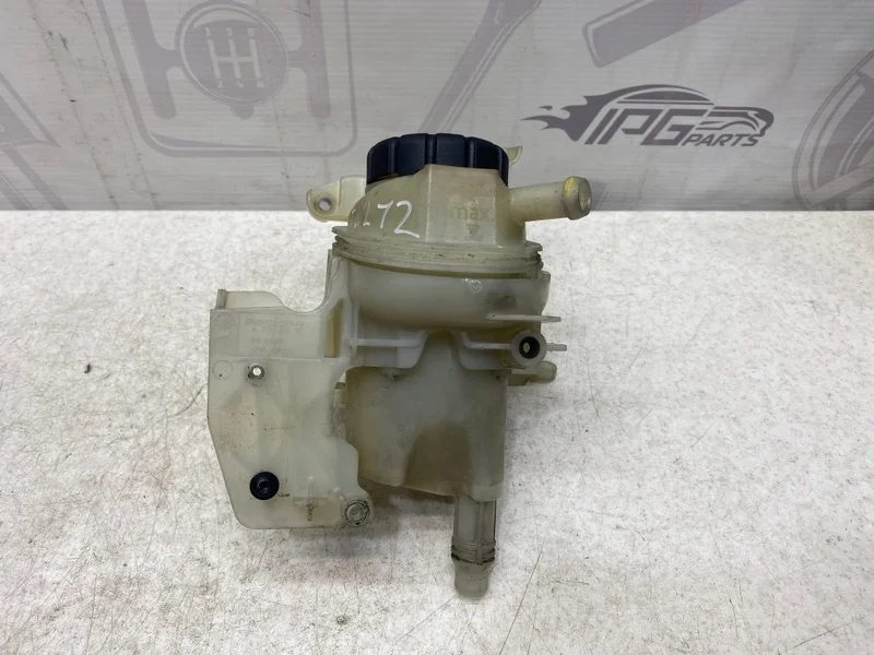 Расширительный бачок низких температур Mercedes-benz 2014 W212