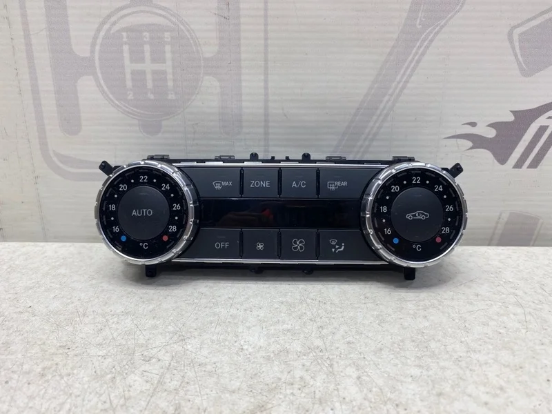 Блок управления климатом Mercedes-benz 2012 C204