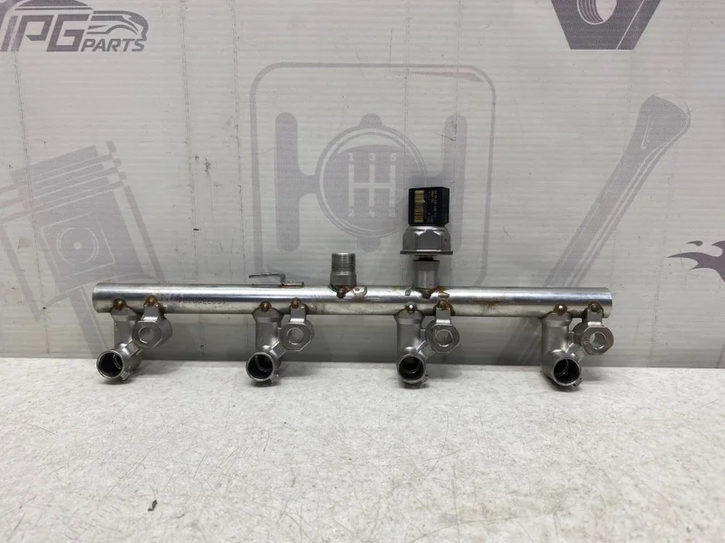 Топливная рампа с датчиком Mercedes-benz 2012 C204