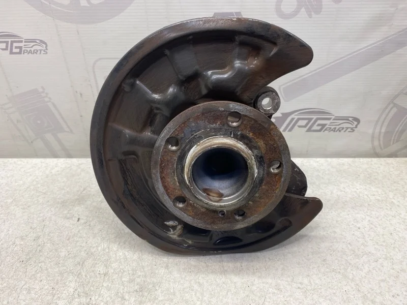 Кулак задний левый Mercedes-benz 2014 W246