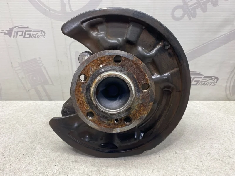 Кулак задний правый Mercedes-benz 2014 W246