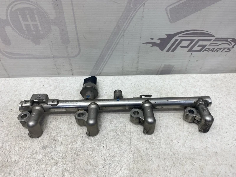 Топливная рампа с датчиком Mercedes-benz C207