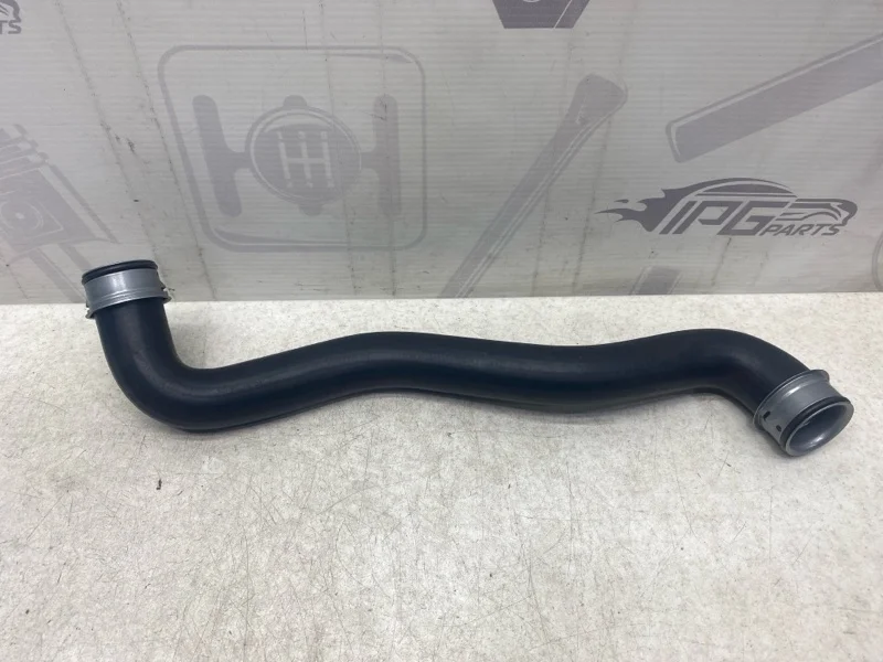 Патрубок ож Mercedes-benz W204