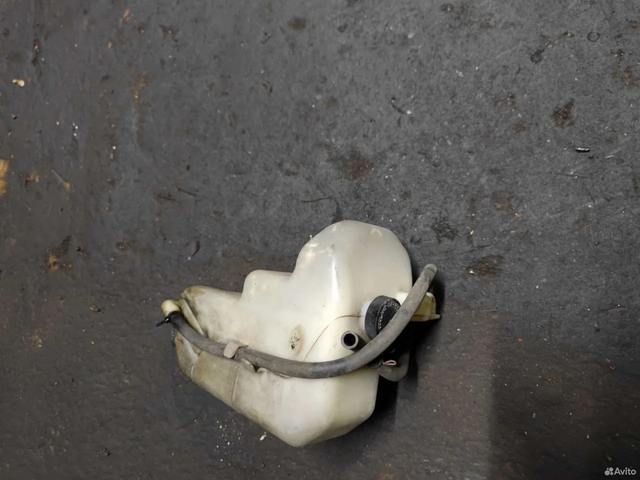 Расширительный бачок Infiniti M35 Y50 разбор